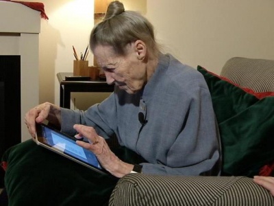 Anziana e iPad